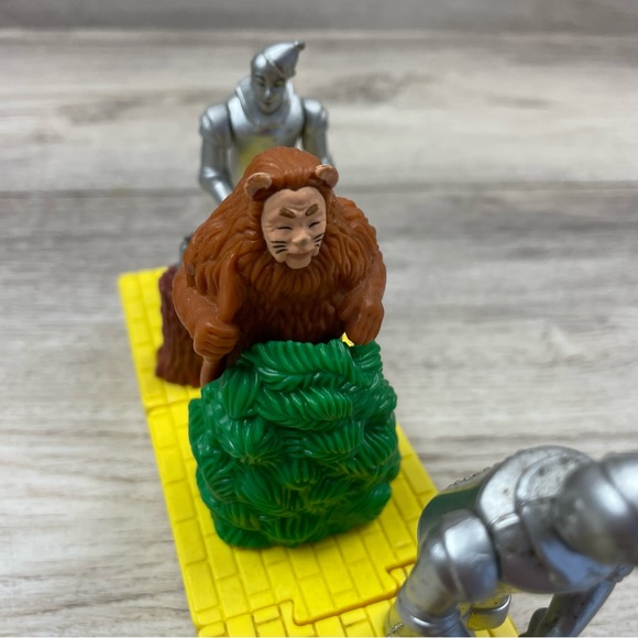 Wizard of Oz  Tin Man Lion Blockbuster 1997 Movable Toys Lot - Picture 3 of 9